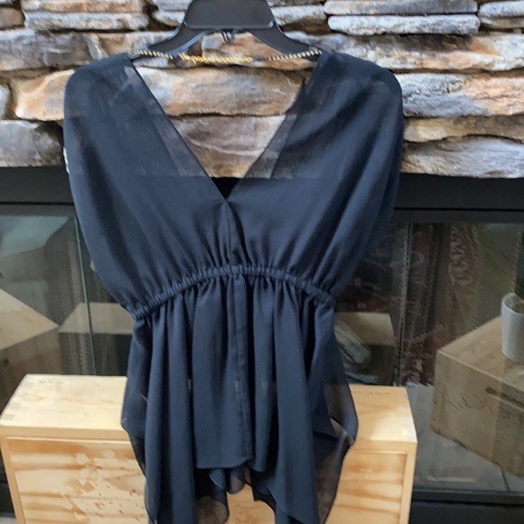 Handkerchief style blouse - Picture 3 of 3